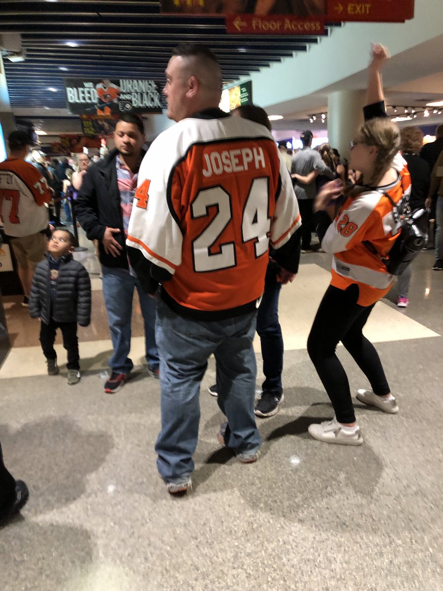 GutterTheGreat's tweet photo. This is the winner. In honor of his son who died a year ago. #HumboldtBroncos #humboltstrong #jerseywatch @davegisaac https://t.co/YWVLKqBLuH