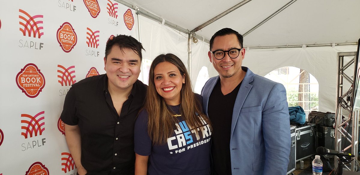 Ending the @SABookFestival on a powerful note with Notes of an Undocumented Citizen with @joseiswriting @cristela9 and @OctQuintanilla.
#SAbookfest #latinxliterature