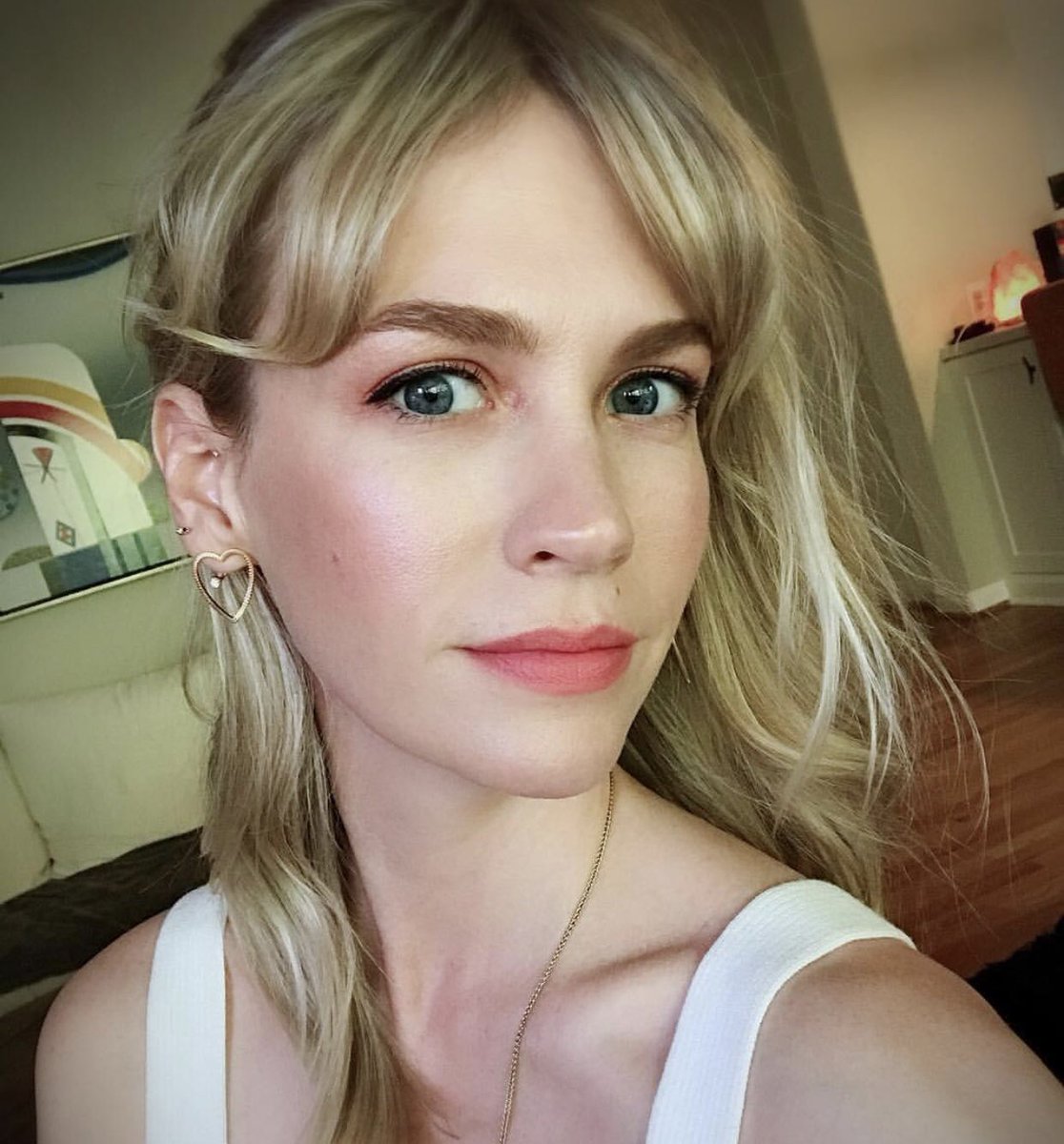 emmasfrosts's tweet photo. if only x-men: first class had done january jones as emma frost right https://t.co/HTX7wgpPeR