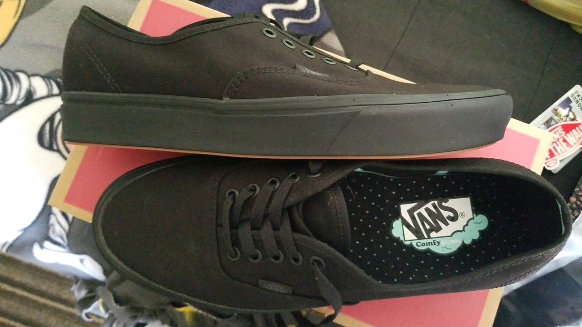 waxxyenglishman's tweet image. Just picked up a fresh pair of @VANS_66 #comfycush #authentics