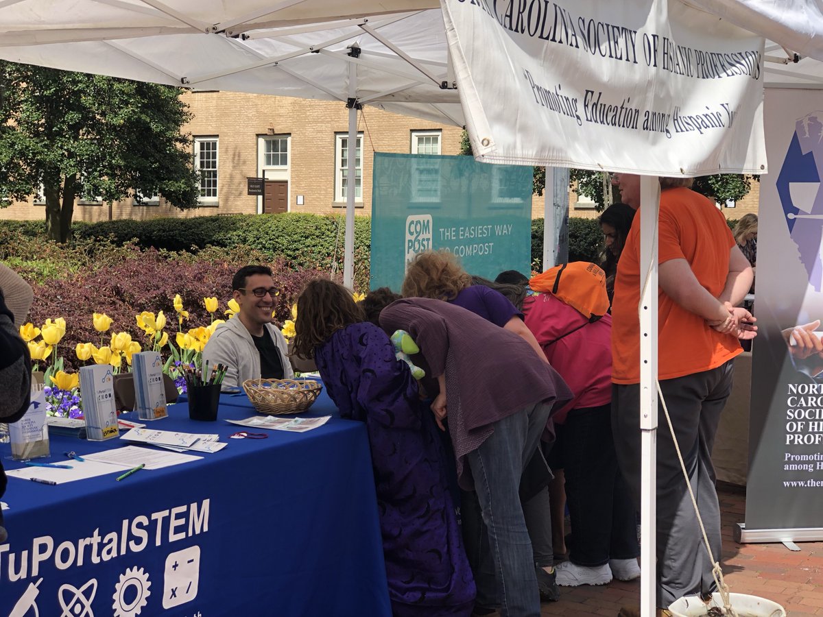 TheNCSHP's tweet photo. We had an amazing day identifying cell structures at the #TuPortalSTEM booth at the #UNCScienceEXPO2019 today! Thank you for stopping by and learning with us. https://t.co/HY3MLvTV18