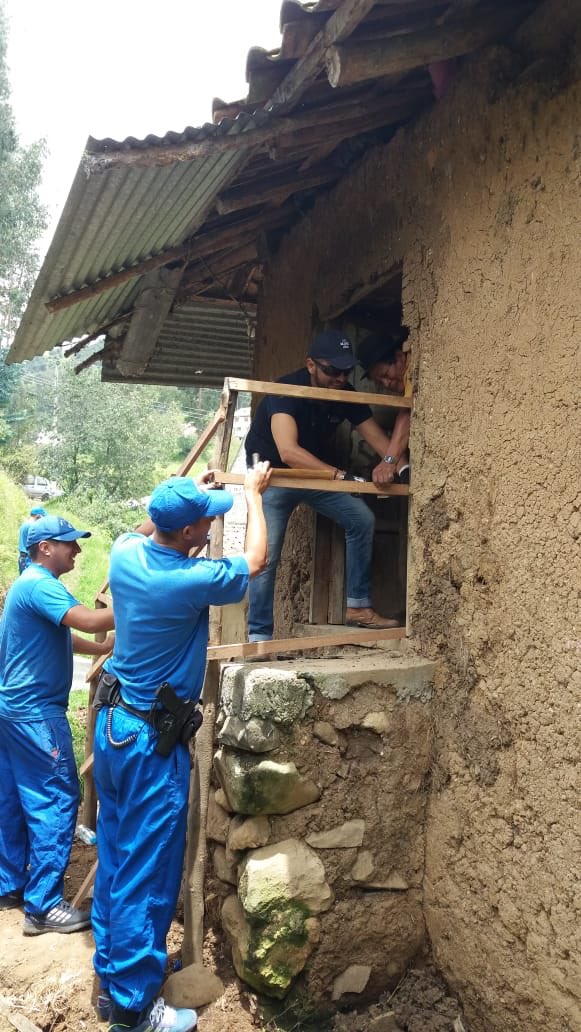 #MingaPorLaInclusión En la casa de Don Isaac juntamos los esfuerzos <a href="/LoreGuillenG/">Lorena Guillén</a>,  <a href="/PoliciaEcuador/">Policía Ecuador</a>, #TenenciaBaños adecuamos su habitación para que nuestro adulto mayor mejore sus condiciones de vivienda #MisMejoresAños #Baños <a href="/Tilicabrera/">Teresita</a> <a href="/SusanaTitoLuce1/">Susana Tito Lucero</a>