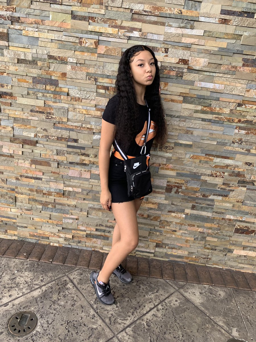 kaylahhh_marie's tweet image. “Just Do It” 🧡 #gradbash2k19