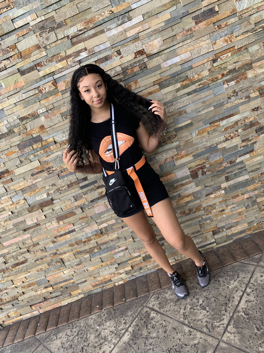 kaylahhh_marie's tweet image. “Just Do It” 🧡 #gradbash2k19