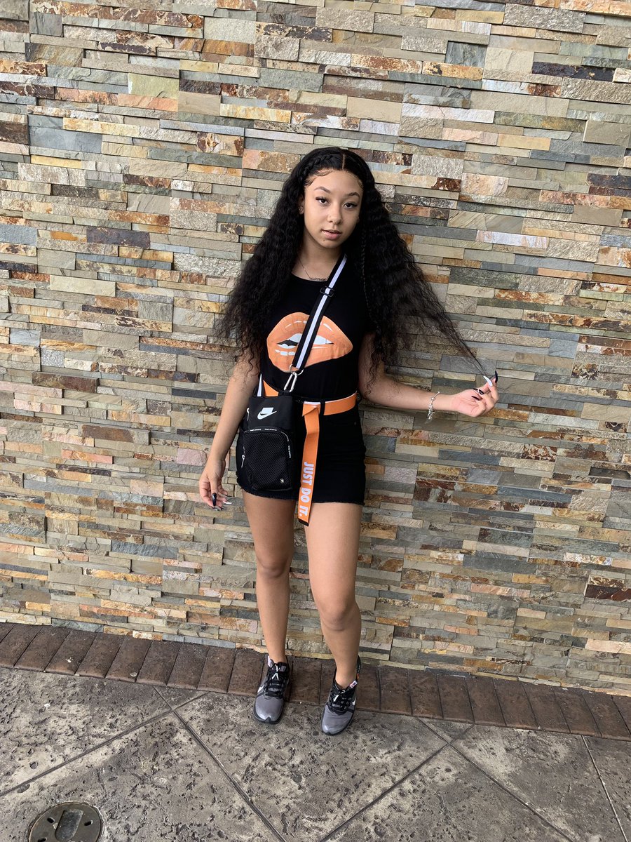 kaylahhh_marie's tweet image. “Just Do It” 🧡 #gradbash2k19