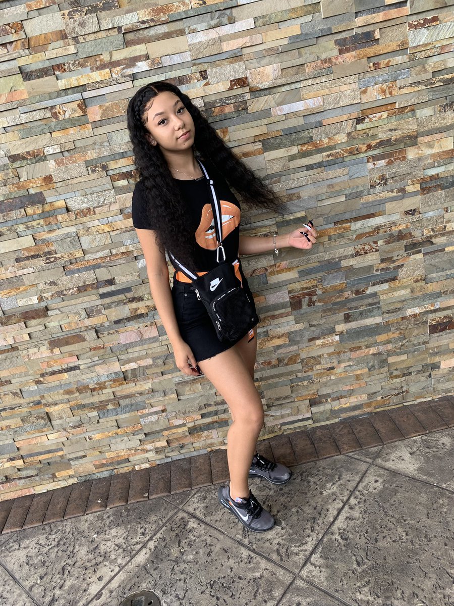 kaylahhh_marie's tweet image. “Just Do It” 🧡 #gradbash2k19