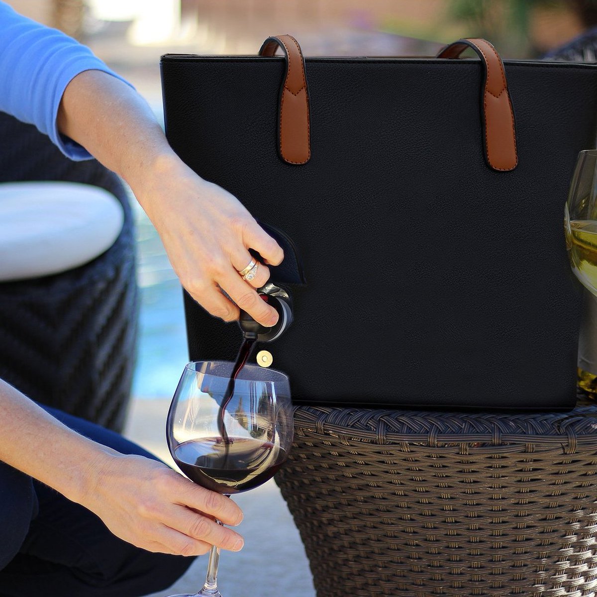 CKMondaviWines's tweet photo. Tag #pairNpost with your favorite #CKMondavi wine and food pairings this month for the chance to win this PortoVino wine purse.
We can't wait to see your submissions! Find the contest rules here: https://t.co/mnVreyGy5J https://t.co/5oBfcrsNtA