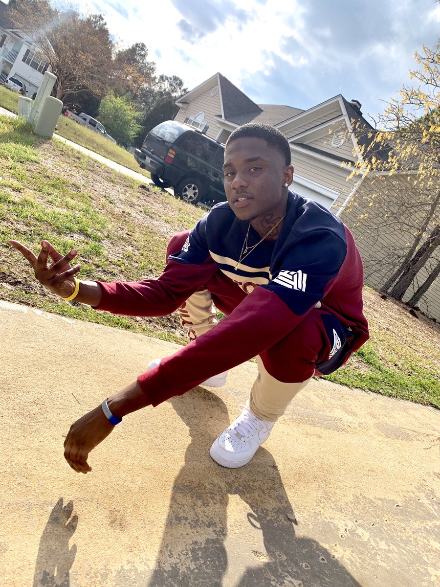 rrealrokkstar's tweet photo. Throughout all my struggles n pain I stood on all ✋🏾🤚🏾 #LLBJ #LLRR #FREERIZZ https://t.co/IsGH1FTQia