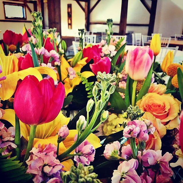 Look at these #amazing flowers🌺🌸 from @bloomworksraleigh - Getting ready for @lesdamesnc #dudesfordames dinner tomorrow at 4 pm in #chapelhill @lavenderoaks - #tickets still available bit.ly/2OUzw1T. Come join us... #kingfisherdurham #durham… bit.ly/2uQAAef