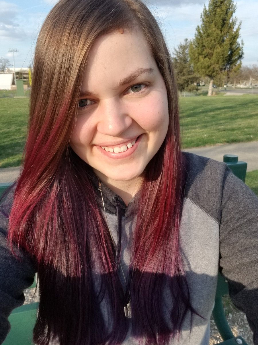 Lindsay_Bionic3's tweet image. I don't usually post selfies on here but the sun finally came back out and my hair looks bomb. #SpringHasArrived