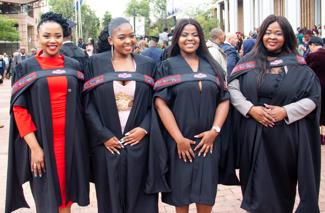ZeeMaD6's tweet photo. "And then a hero comes along
With the strength to carry on
And you cast your fears aside
And you know you can survive
So when you feel like hope is gone
Look inside you and be strong
And you'll finally see the truth
That a hero lies in you"
#UWCAprilGrad2019 
#LLBGRADUATE https://t.co/VgwesV3yOI