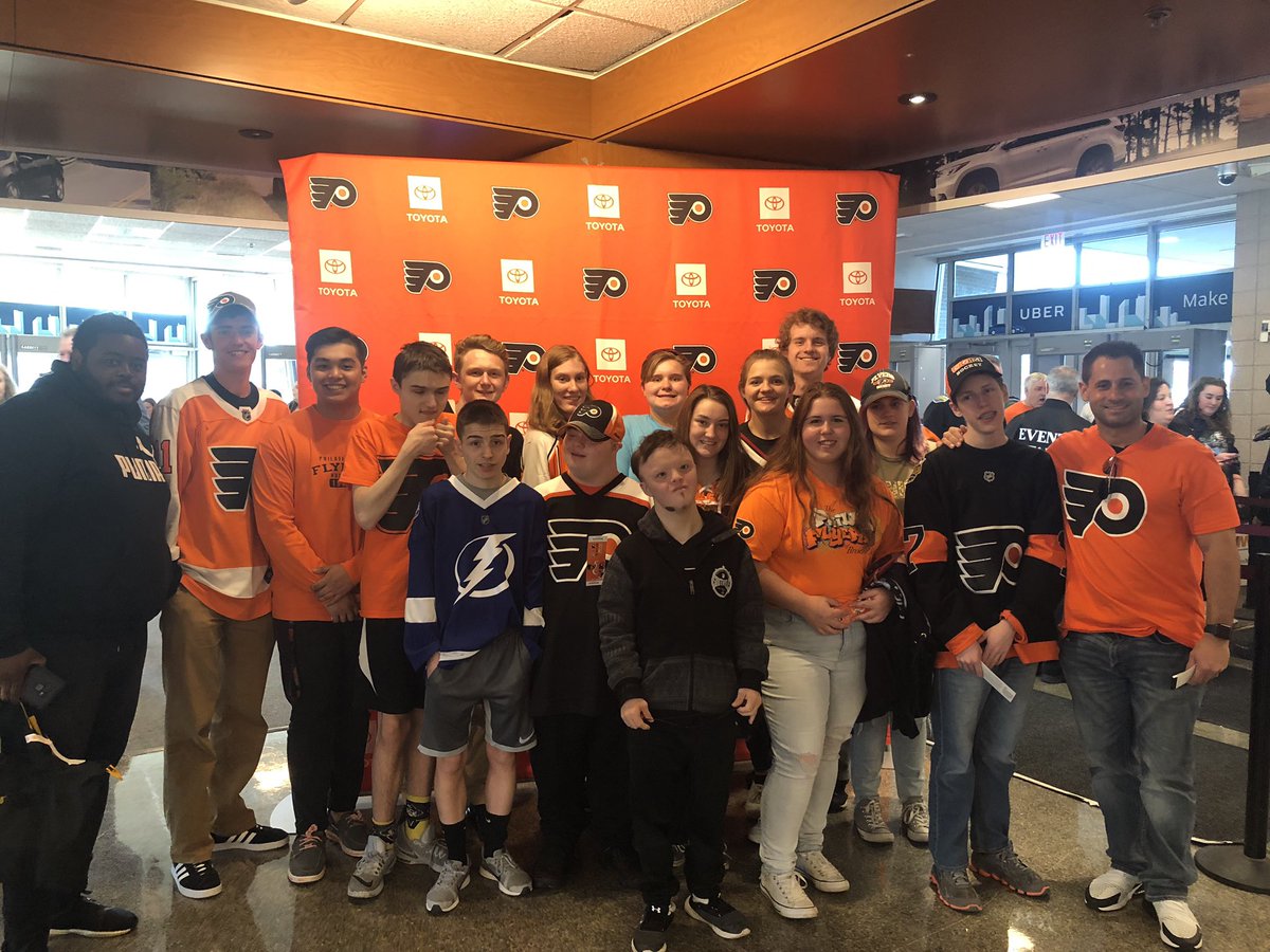 BucsHealthPE's tweet photo. Bucs Buddies are in the house for the @NHLFlyers game!!! @IHSBucPride @lnterboro__SD https://t.co/qXcOpngz2j