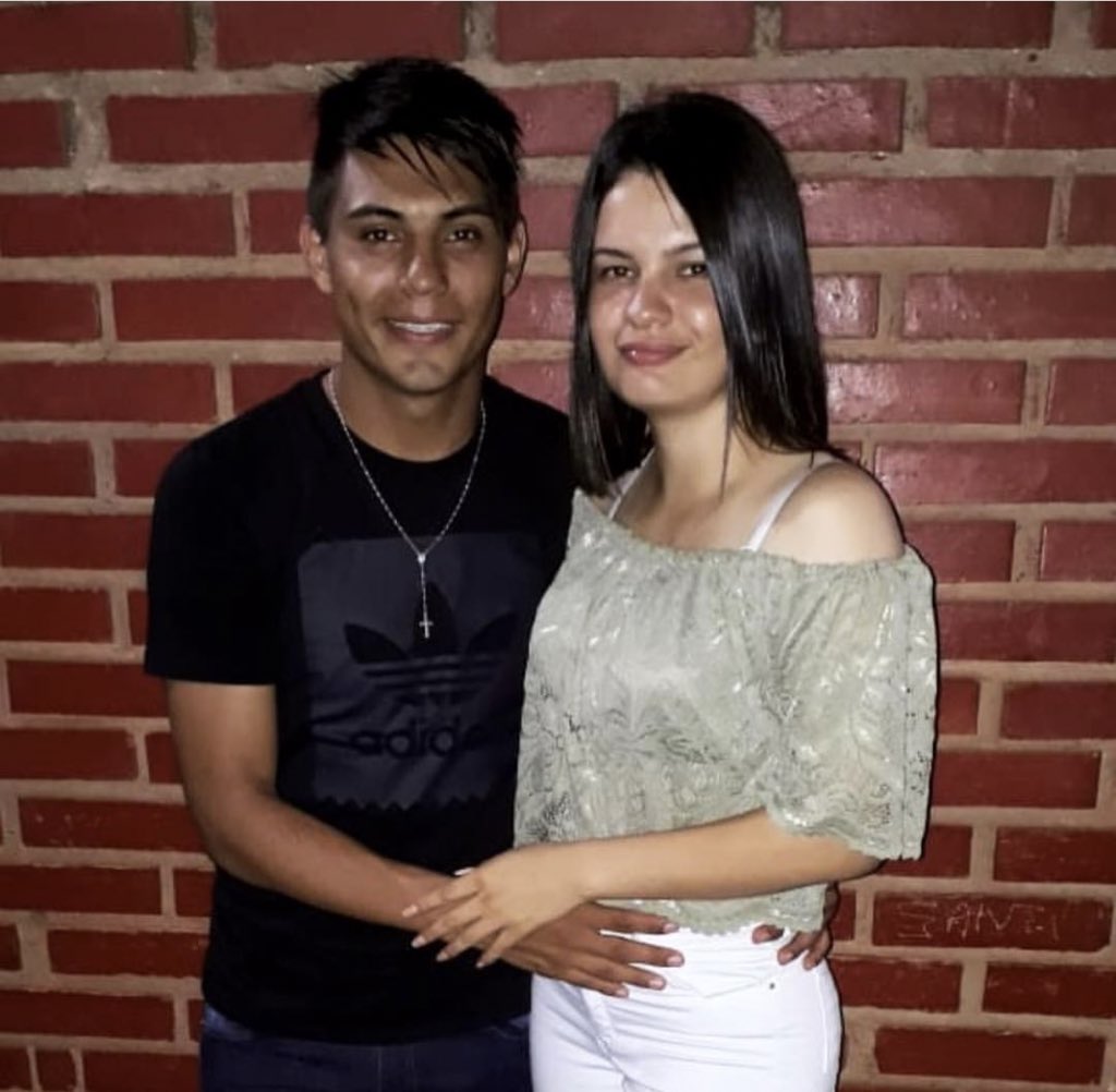 botivip's tweet photo. Santiago arzamendia de cerro y su novia jessi silva https://t.co/YS3JIznUcL