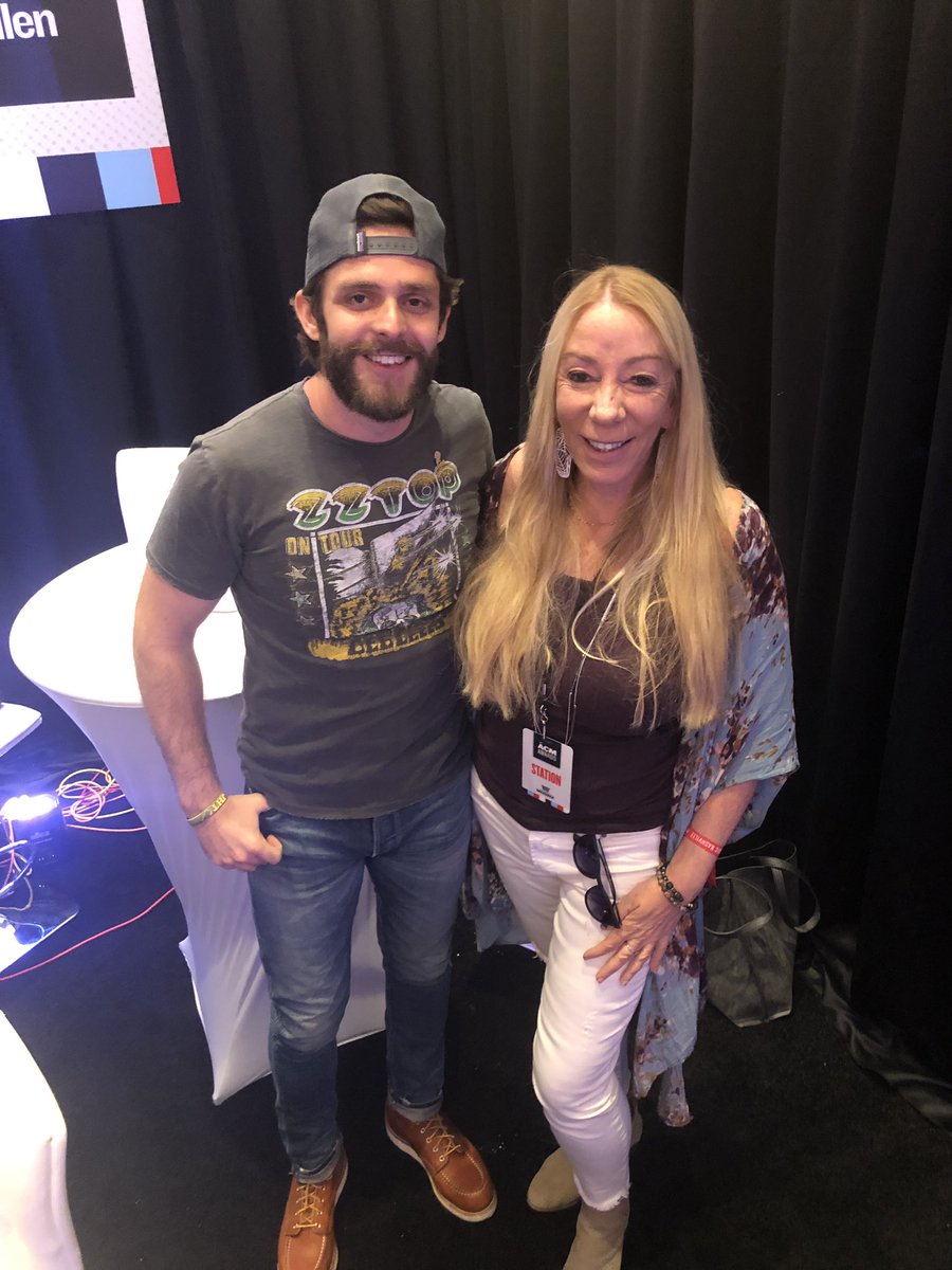 thebigtime's tweet photo. Look what God gave us. @ThomasRhett!! @ACMawards #ACMs2019 https://t.co/W3RwdjWXuW