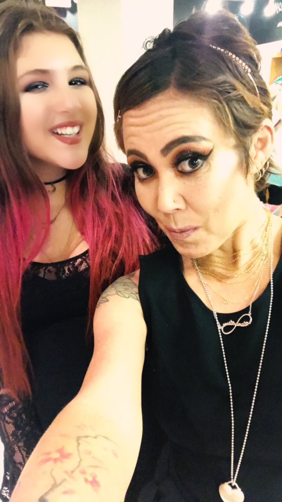 FabulousTripleA's tweet photo. So excited I got to see this beauty for her bday. And to run into one another at all places? Thanks Ala Moana for the gift of friendship!!! #APBReunion #Lush #ThanksDJ #WheresV https://t.co/OYBqaOS59z