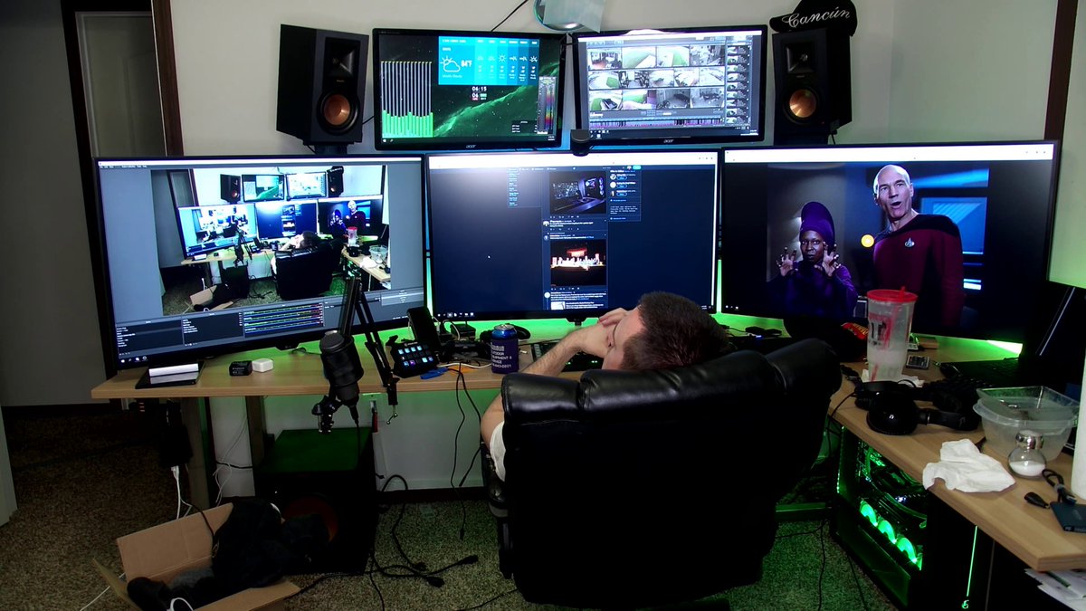 _ByteMyBits's tweet image. 3 internet cookies for the first person to name that episode......
#needtoclean
#cameratesting
#liquidcantplay