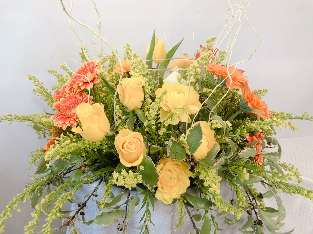 kayflowerschool's tweet photo. Spring Flowers on our Spring Workshop today #spring #flowercourse https://t.co/kPnl0U6UfP
