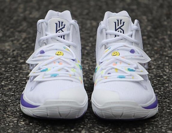 バッシュ Com Na Twitteru Nike Kyrie 5 Have Nike Day スマイリーフェイス がオシャレに配置されたカイリー5がまもなくリリースされるとの事です 人気出そうな作品 国内発売の際はお知らせします T Co Loq8tsqzpv Kyrie5 カイリー5 バッシュ バッシュ Com Na Twitteru Nike Kyrie 5 Have Nike Day スマイリーフェイス がオシャレに配置されたカイリー5がまもなくリリースされるとの事です 人気出そうな作品 国内発売の際はお知らせします T Co Loq8tsqzpv Kyrie5 カイリー5 バッシュ
