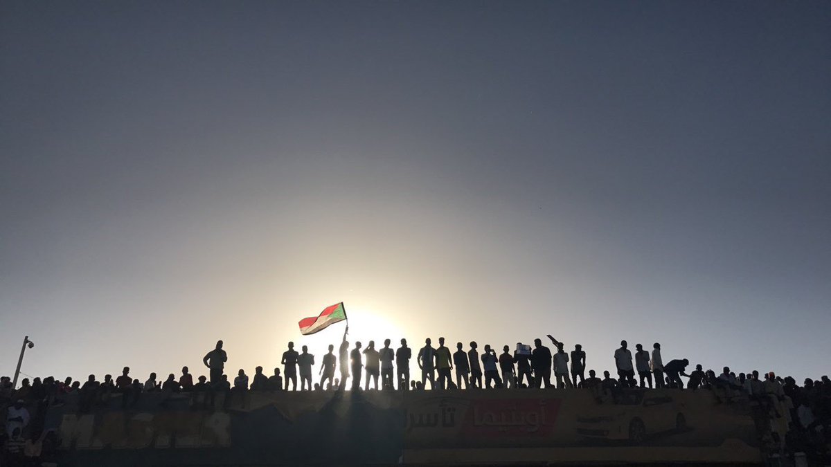 fta7rook7's tweet photo. وباسمك يا صانع التاريخ يا شعبي الذي سحق الضلال ..
المجد لك!! https://t.co/2cN5Rda2Fq