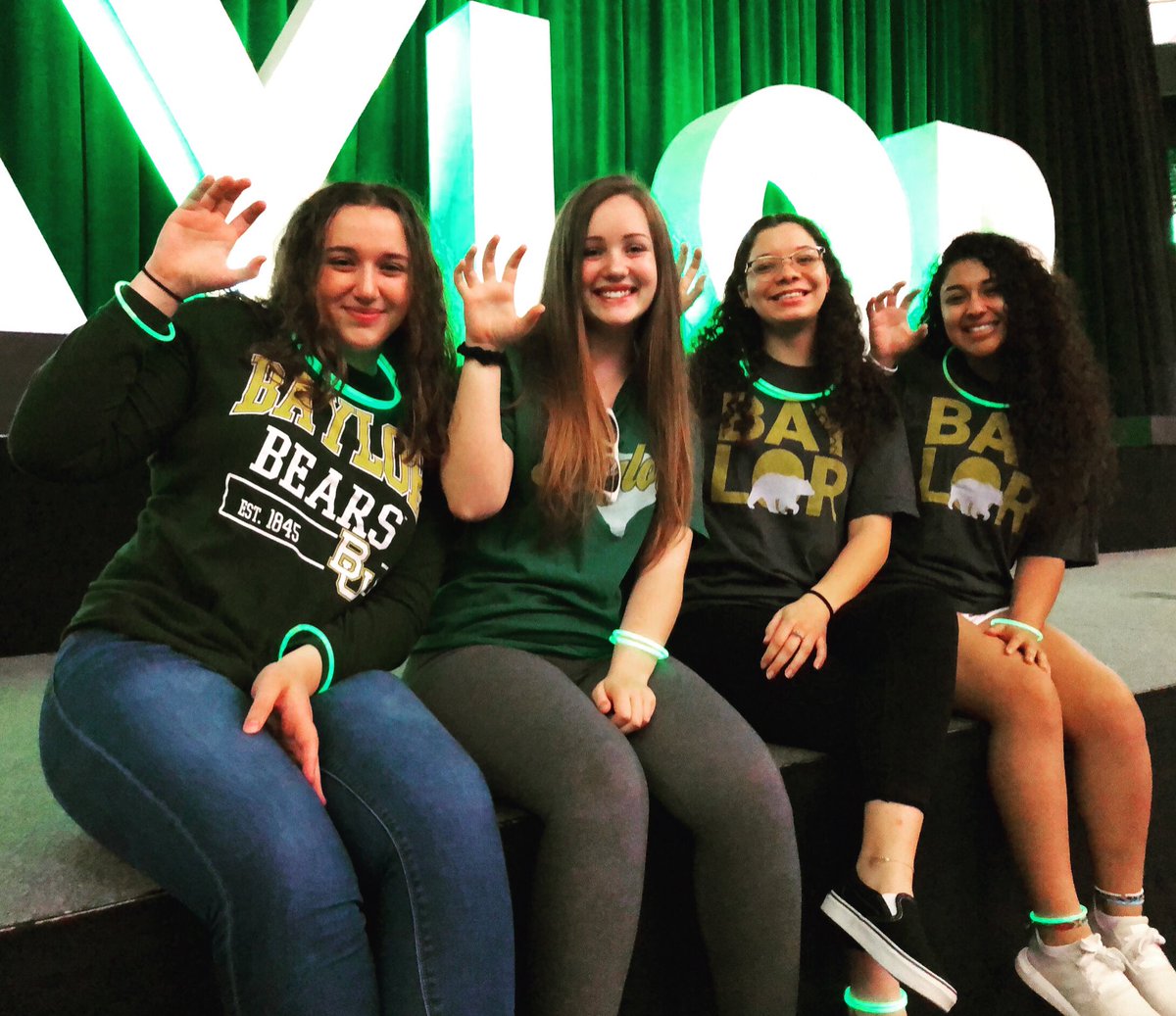 joyalicious_'s tweet photo. #baylorpremiere #bu23 I can’t wait to move in to my new home!💚 I love @Baylor https://t.co/AKrv4eroWl