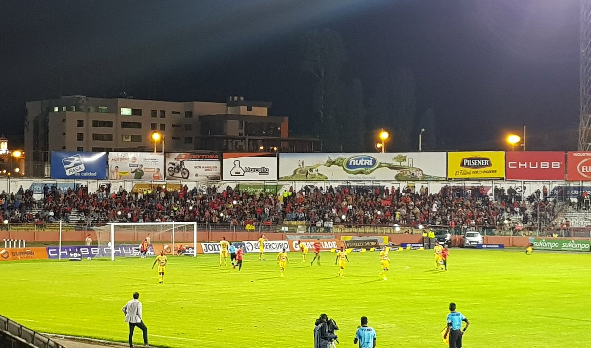 BancodelAustro's tweet photo. Raúl Becerra anota de tiro penal en el #ASABancoDelAustro 
#DCuenca 1-3 #Delfín 
¡Vaaaaaaaaamos rojos! 🥳⚽️♥️ https://t.co/8HIBNzBfDh