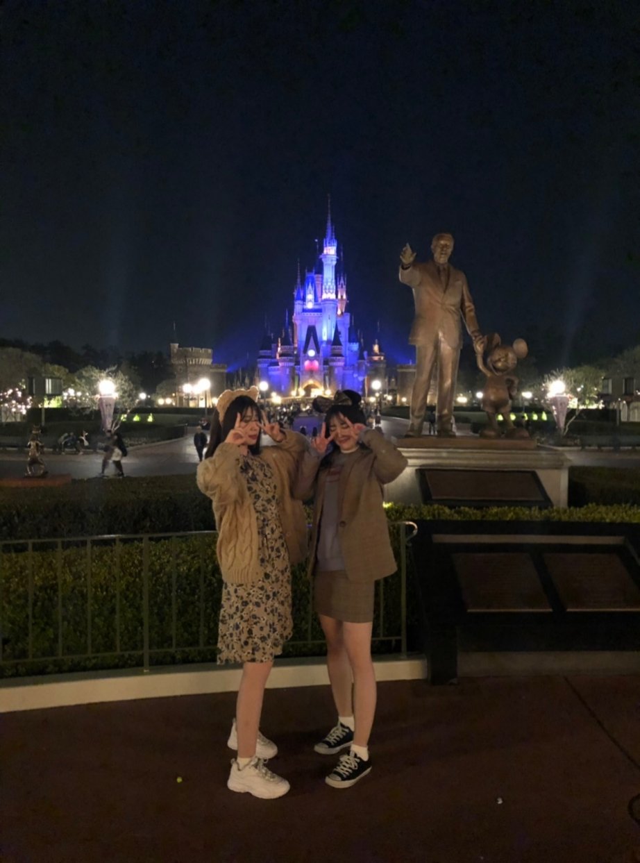 雄也さん家のりなたん Disney行ったのおおおお キャストさんにも韓国人に間違えられるし 韓国人観光客にも韓国語で写真お願いされるし 笑ったwwそれにしても何人の写真撮ってあげたかな ってくらい頼まれるんだけど 頼みやすい顔してるのかな 笑
