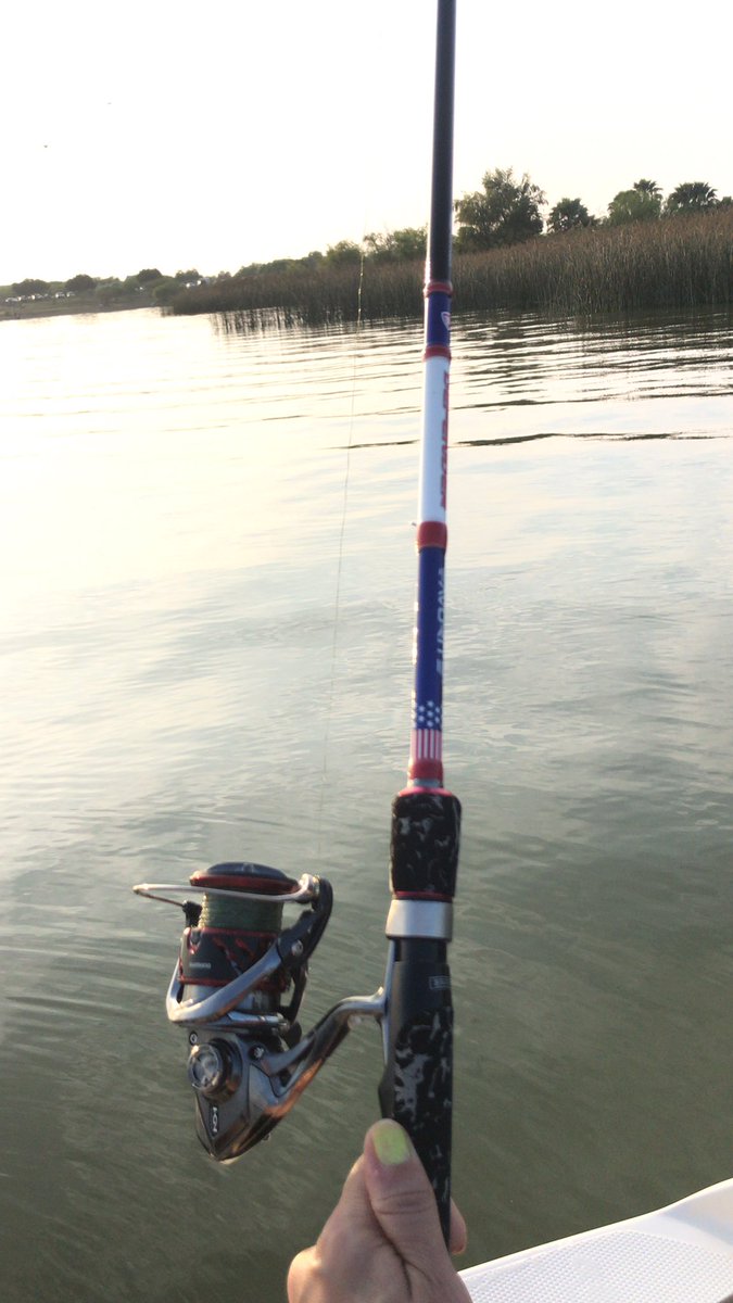 JoyceNeira1's tweet photo. Can’t believe he actually let me borrow his #favoriteUSArod and #shimano reel! #futureproangler #FishingFamily #lakecasablanca https://t.co/luBqWIl46F