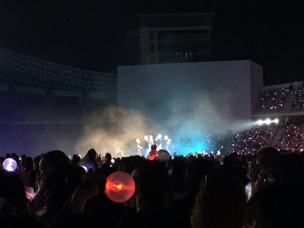 9393Marp's tweet photo. จะจดจำพวกคุณไว้ในใจตลอดไป
#BTSLoveYourSelfinBKK 🎀 https://t.co/zc2exsgfuo