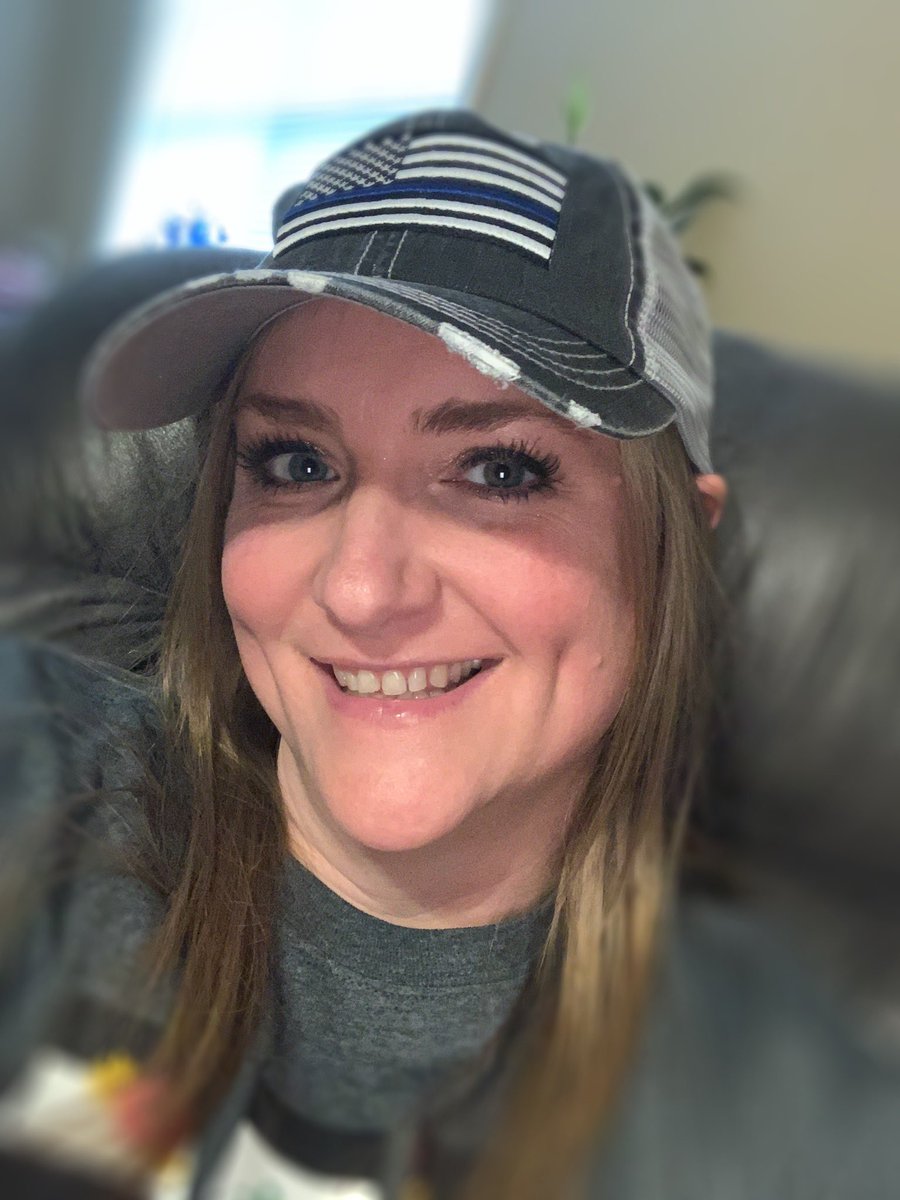ErNurse_Mandy's tweet photo. Ready to watch some Live PD.  @OfficialLivePD @LivePDNation @OHPDPS @OHPTrpPerkins  @OHPLTHampton @OHPTrpBunch @PascoSheriff @LivePdFans @FanOhp @SheriffChody @warwickripd #NursesBacktheBlue #Nursesgotyoursix https://t.co/WqP6zGkp7F