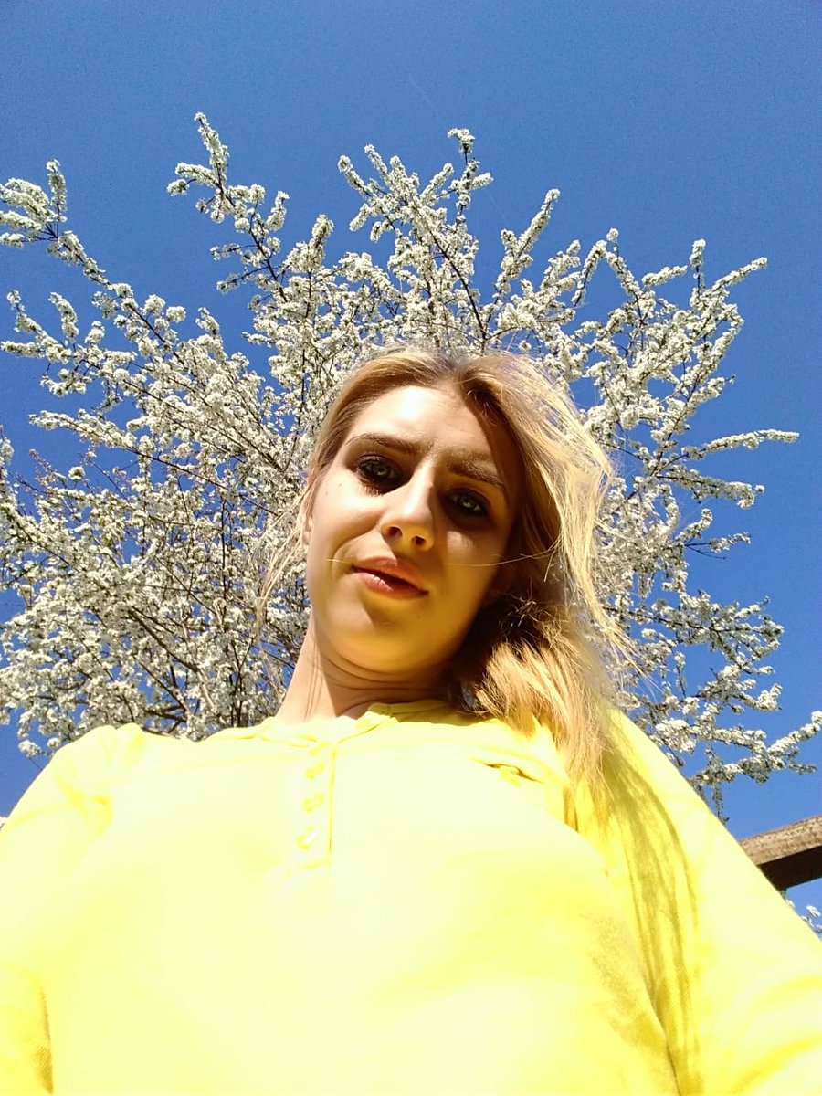 KhrysGrey_'s tweet photo. I #love the #springtime #whiteflowers💐🌷🌹#cuteface #blueeyes #happyday💋💋💋#camgirl https://t.co/5WmUZxJ9rg