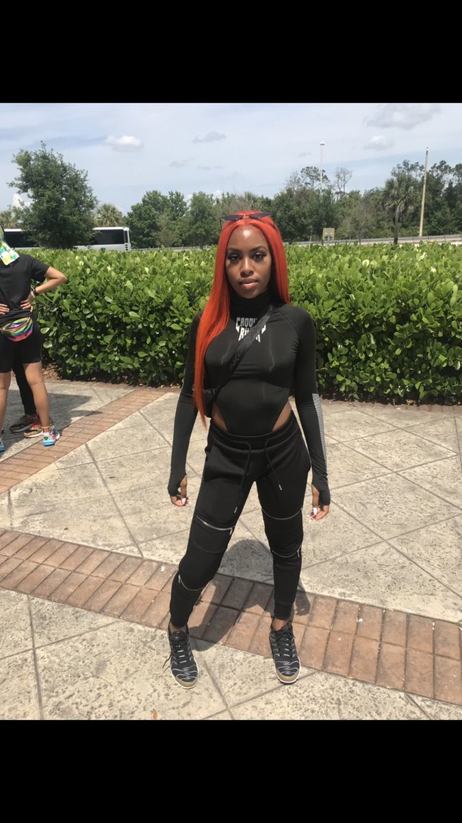 Ayo_kedz's tweet image. this N that☄️ #gradbash2k19