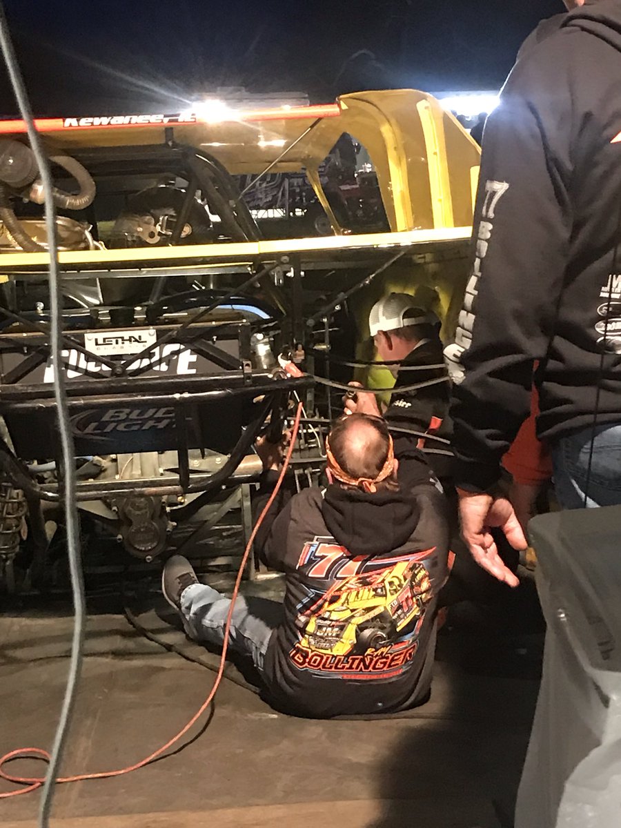 Went out for hot laps and got hit! 😩 but we drew a 6! So we will start 6th in the big show tonight! <a href="/FarmerCityRacin/">Farmer City Raceway</a> #Illini100 🍀🏁