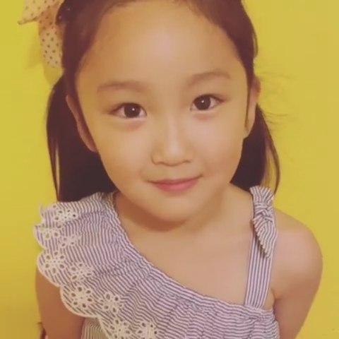 debtalents's tweet photo. Ellie practicing her sides! Welcome to the family 💖💕#debmanagement #kidsmodel #childmodel #키즈모델 #newfacemodel #debster https://t.co/4oi2C8pAbq https://t.co/Ub2L9KAEyo