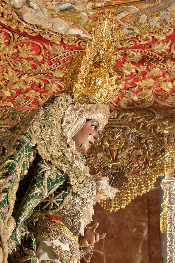 La Virgen de la Esperanza ya se encuentra en su paso de salida.  

📷 Emilio Sáenz