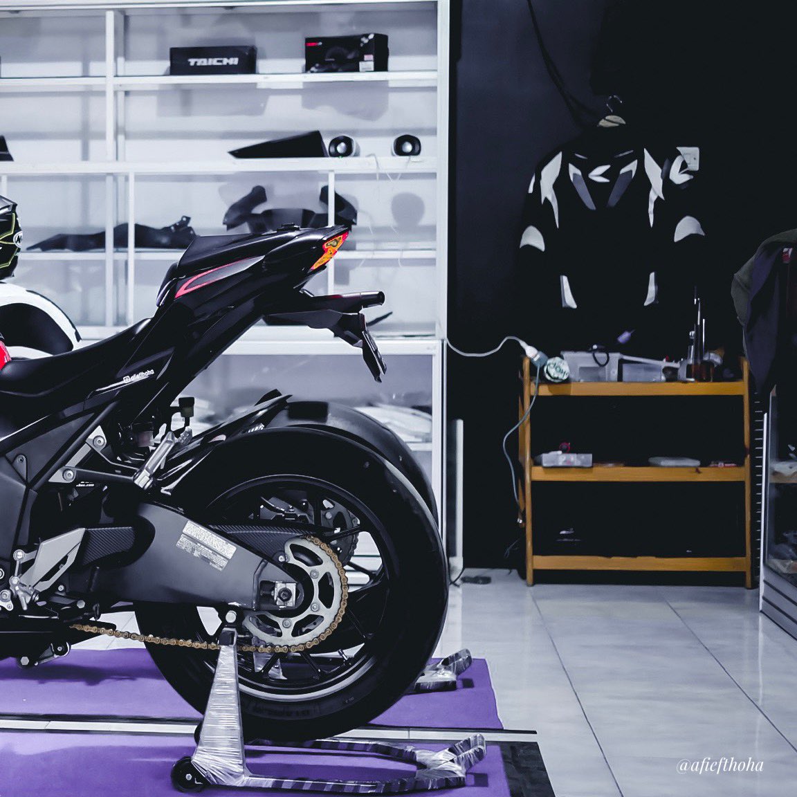 AfifThoha's tweet photo. Yes, weekend... 👽‼️
.
.
.
#kawasaki #kawasakininja #ninja250 #ninja250fi #ninja250fans #thisiskawasaki #kawasakininjaindonesia #photooftheday #like #like4follow #ninjamodifikasi #zx636 #zx250 #ninja250sport #galerininja #kawasakiracingteam #ninjalife #indo250up #ninja250_id https://t.co/HlclVxKlNC