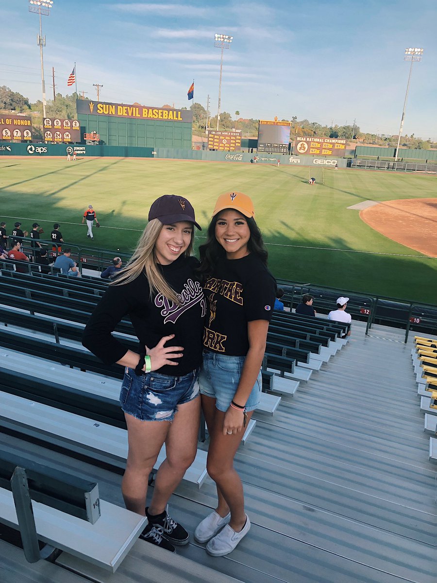 HaydinJade's tweet photo. @AnnmarieWhet18 ??? https://t.co/HQ8XHy6BJO