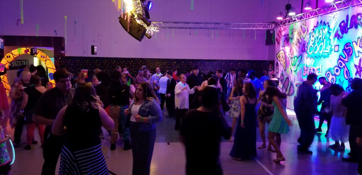 gbuck525's tweet photo. Special needs Prom at Mansfield Bible Church! Love the heart of our church! #specialneedsprom #mansfieldbiblechurch #servingothers https://t.co/K3aIZwIiJE