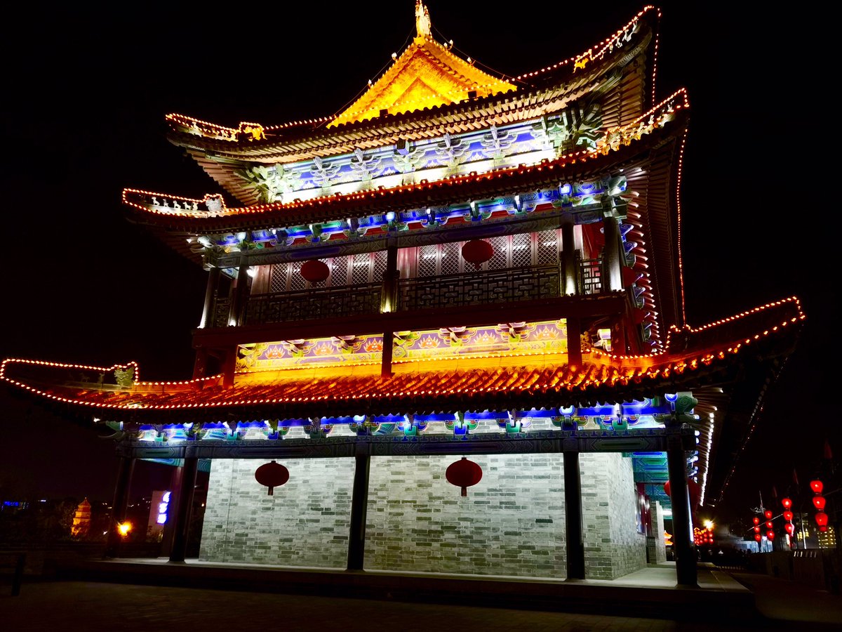 go backwards to Tang Dynasty! the state-level étiquette of welcoming friends. cannot miss this show when come to Xi’an