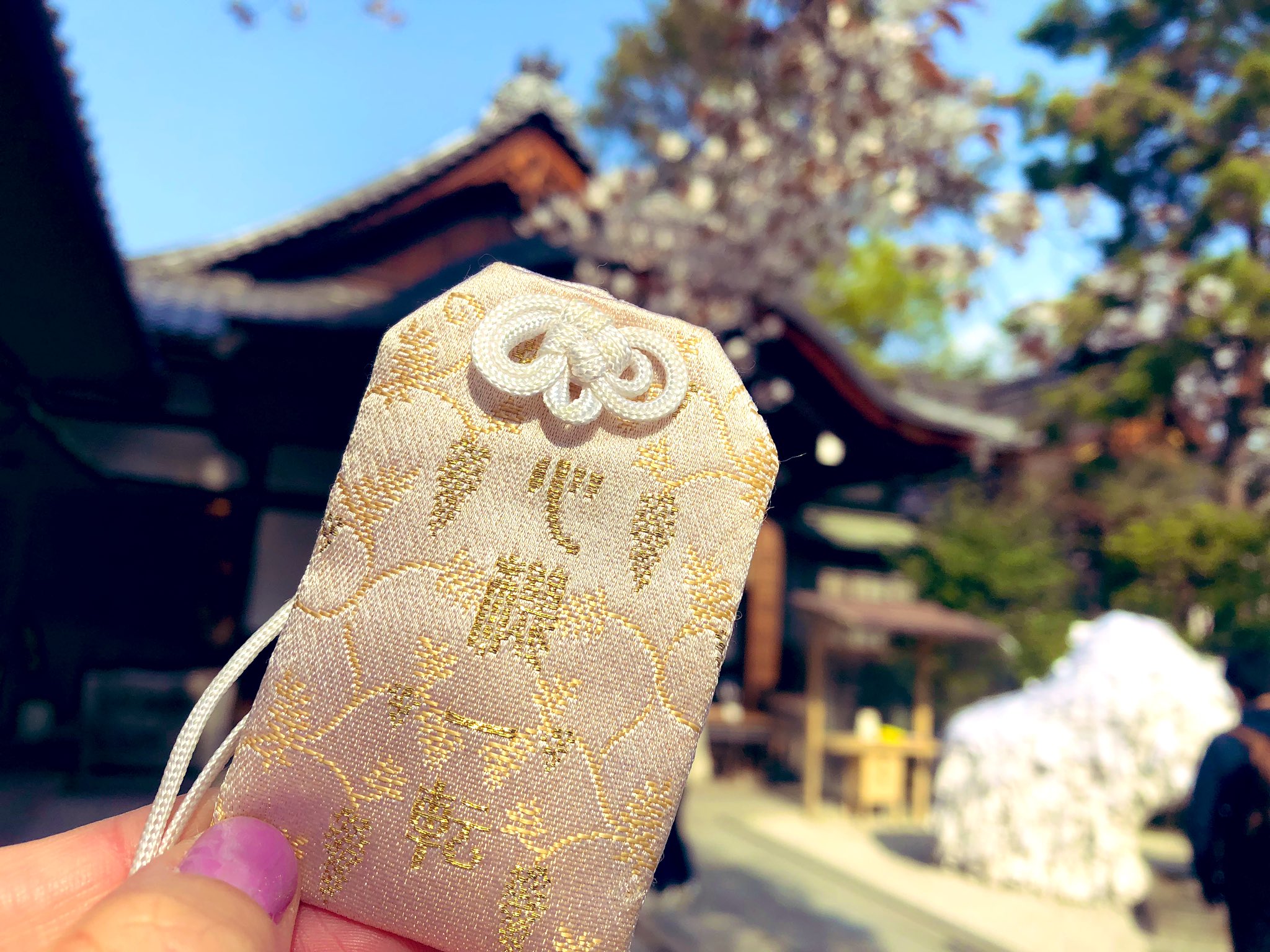Kanade 安井金比羅宮でお守りを返納してきました 今まで本当にありがとうございました 昔 限界を感じとりあえず退職した際 辞められた安心感と次が見えない不安があってそんな時こちらを訪れて縁切り縁結びをお願いしました そして 自分にぴったり