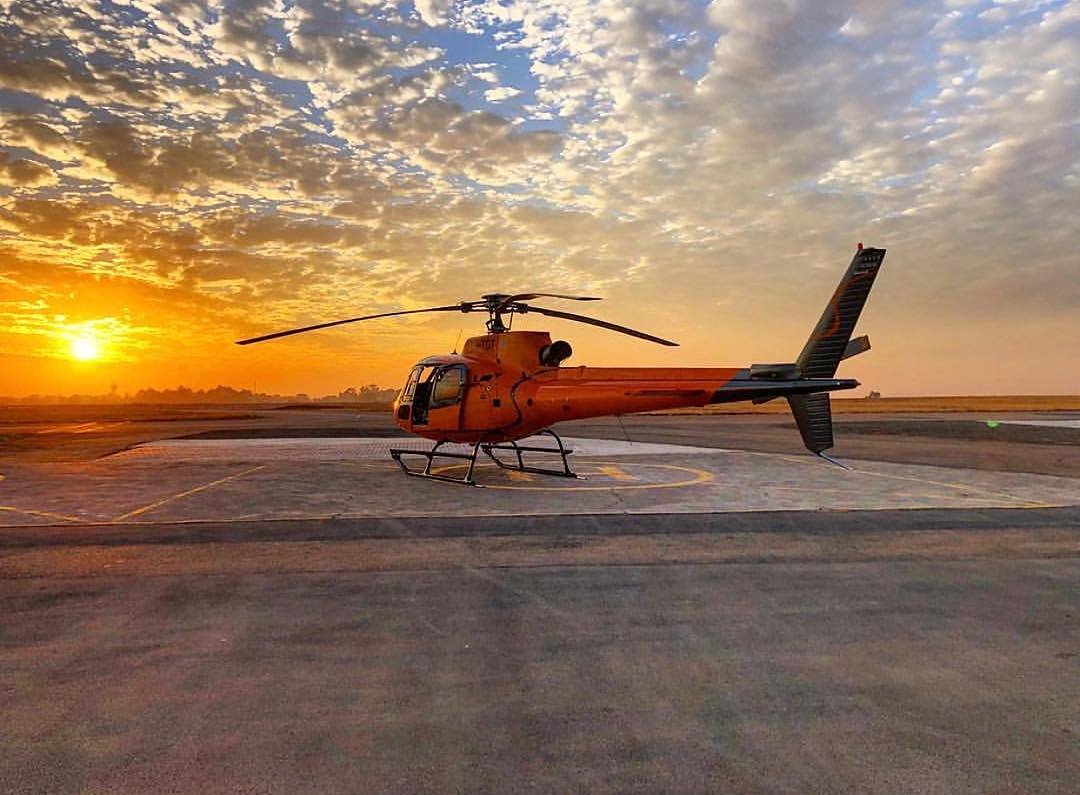 bounce23's tweet image. Eurocopter AS350 Écureuil (Squirrel) gazing at a beautiful sunset!
📷@thekevinpatten
#as50 #as350 #ecureuil #heli #helicopter #aircraft #aviation