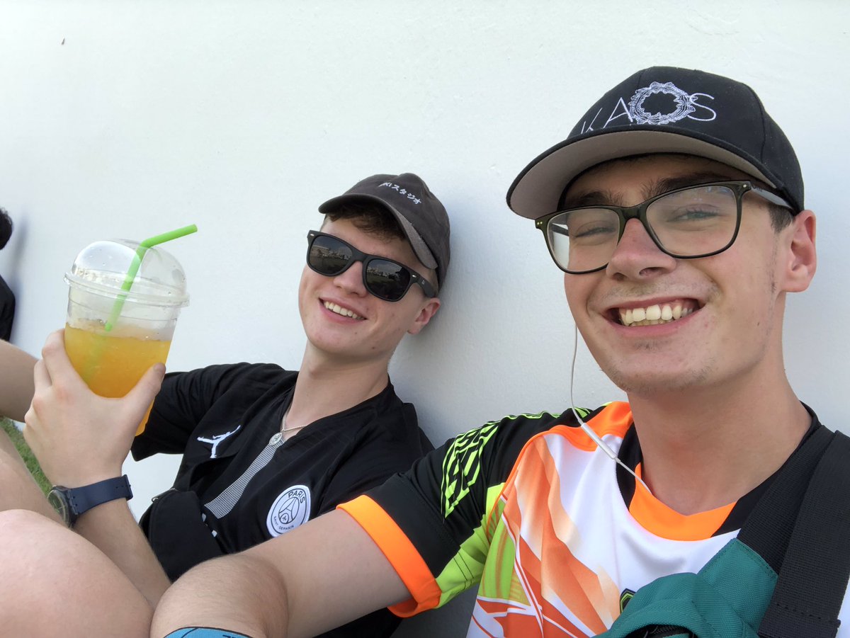 Olly Longbottom 999 tweet media