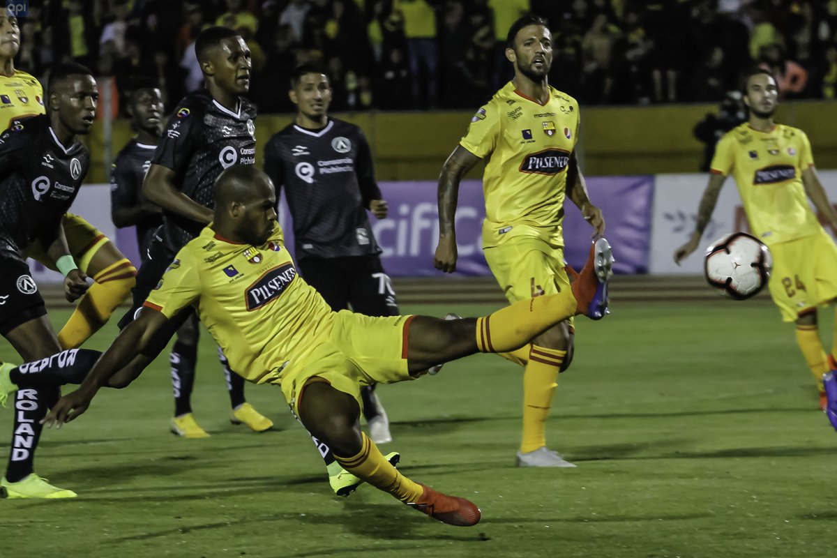 RadioHuancavilk's tweet photo. #Min91 en el estadio Olímpico Atahualpa
GOOOOOOOOOL TOREROOO
¡ESTUPIÑÁN EMPATA!
@CDAmericaQuito 2 vs @barcelonaSC 2
@LigaProEC
#Fecha8
@RadioHuancavilk https://t.co/ErQTR137pp