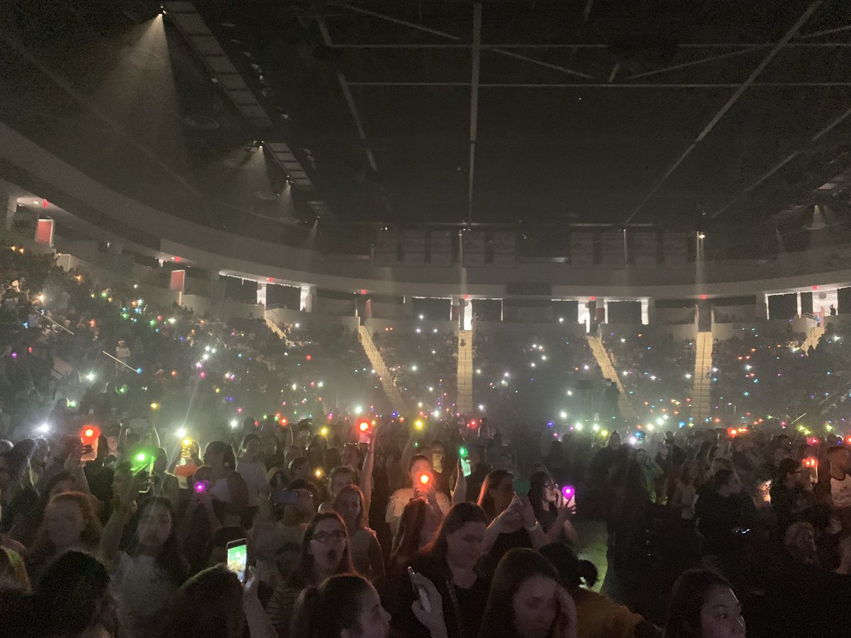 _M0ONSTRUCK_'s tweet photo. this was so pretty it looks like christmas lights 
#8LettersBoston https://t.co/JnTaEWlVfs