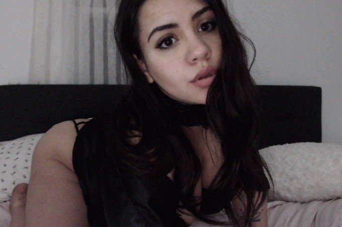 Feeling sexy tonight ;) I&rsquo;m on cam! #mfc #myfreecams #cam #camming #camgirl https://t.co/DbKIcBnthA<a href="/tag/mfc"class="tags">#mfc</a><a href="/tag/myfreecams"class="tags">#myfreecams</a><a href="/tag/camgirl"class="tags"><span>#camgirl</span></a><a href="/tag/cam"class="tags"><span>#cam</span></a><a href="/tag/camming"class="tags"><span>#camming</span></a>