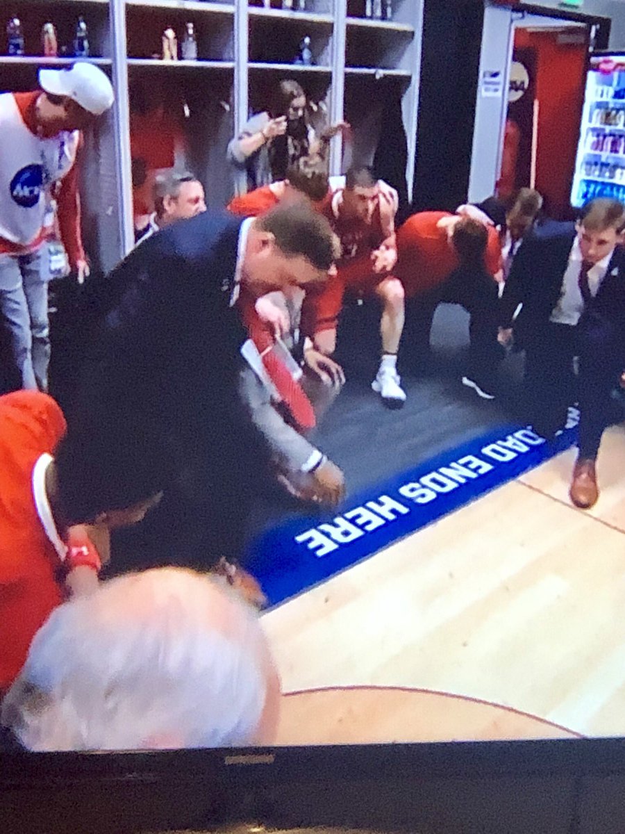 The media won’t talk about this, but the FIRST thing @TexasTechMBB did when Coach Beard walked in was not dance and go nuts, but they knelt and prayed together. ❤️🏀❤️ Not just prayed, but took a knee, holding hands, and praising God. #LoveIt #GoRedRaiders