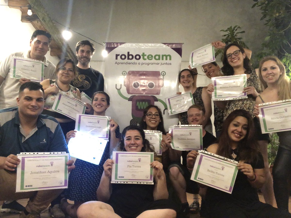 Feliz cumpleaños @RoboTeamOficial Vivimos grandes emociones y mucho amor y orgullo por el voluntariado. Logramos muchísimo y seguiremos trabajando por más educación en #STEM, integración y diversidad! Gracias a los que de una manera u otra se sumaron en esta loca aventura!!! 💜💚