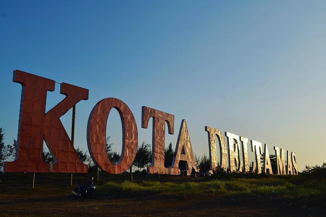 Tempat yg saat ini banyak mengukir cerita. Yang saat ini menjadi tempat tinggal/tempat pulang pergi dari sebuah aktivitas

#kotadeltamas #cikarangPusat