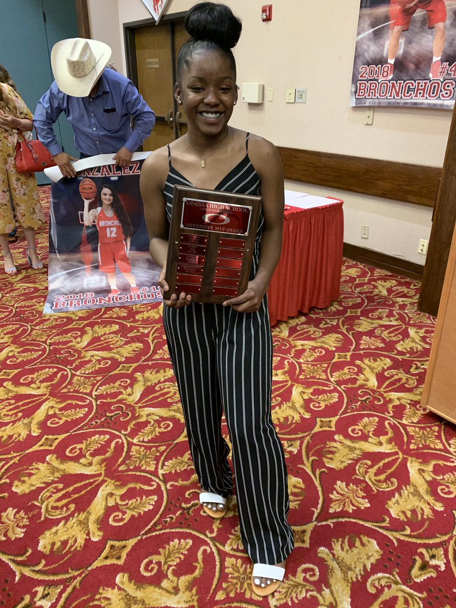 Brucemccowan27's tweet photo. Offensive MVP of her team as a freshman And Honorable Mention for her district. Dur’Quavanesha Stephens. A lot of hard work and dedication to earn this but back to the gym we go. She has more work to do. #LadyForce #LadyBronchos #WeTheWave @westtexasbball https://t.co/B5LL37vV1l