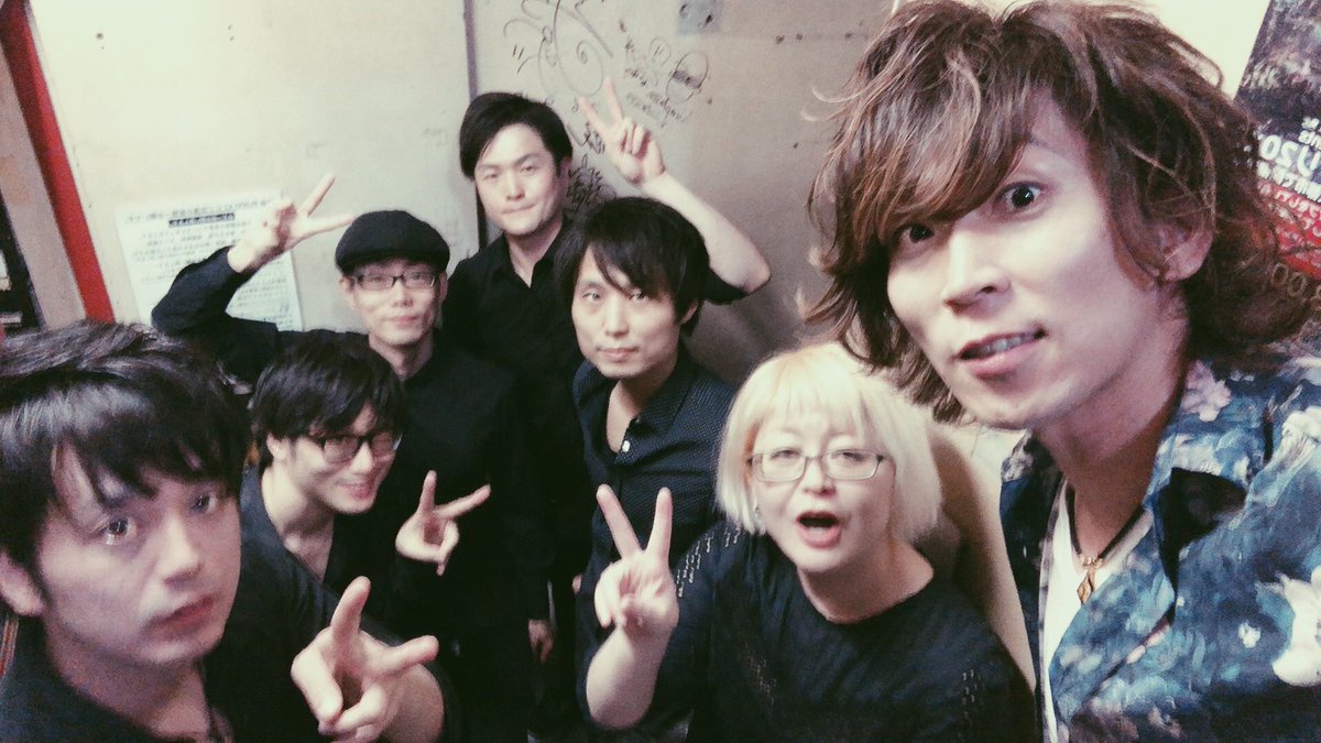 shinya_mnP's tweet image. 久々のUkenライヴでしたー
みんなのほほんとしながら凄いライヴするもんだからいい刺激もらいます。
楽しかったー
次回は4/21の横浜もサポートします。

#Uken #live #ruidok2 #drums #楽しかった #夜桜 #花見酒