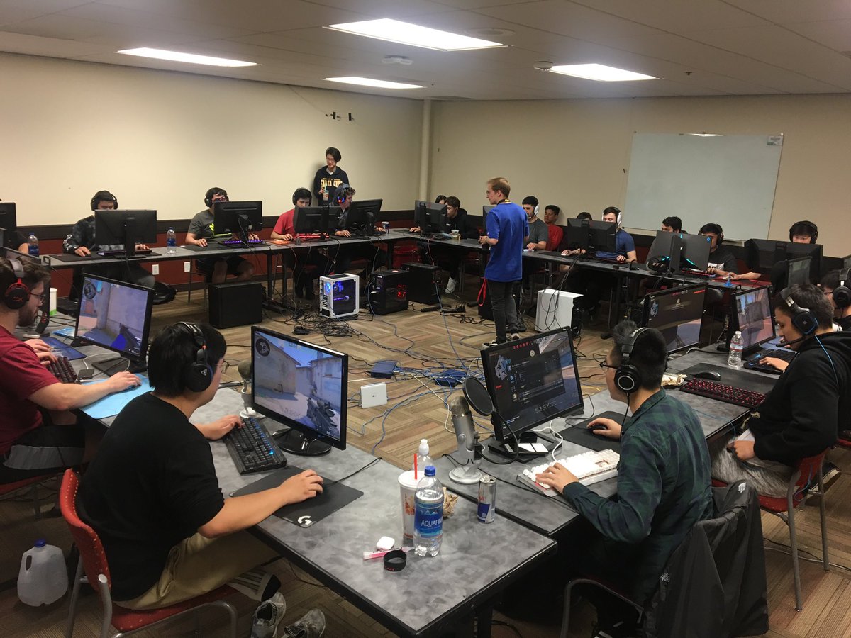 AVGL_CSGO's tweet image. Rate this LAN! 
Triton CS Blackwatch LANding! 🔱 
#AprilAnarchy #collegeesports 

Think your school can do it better? 🤔